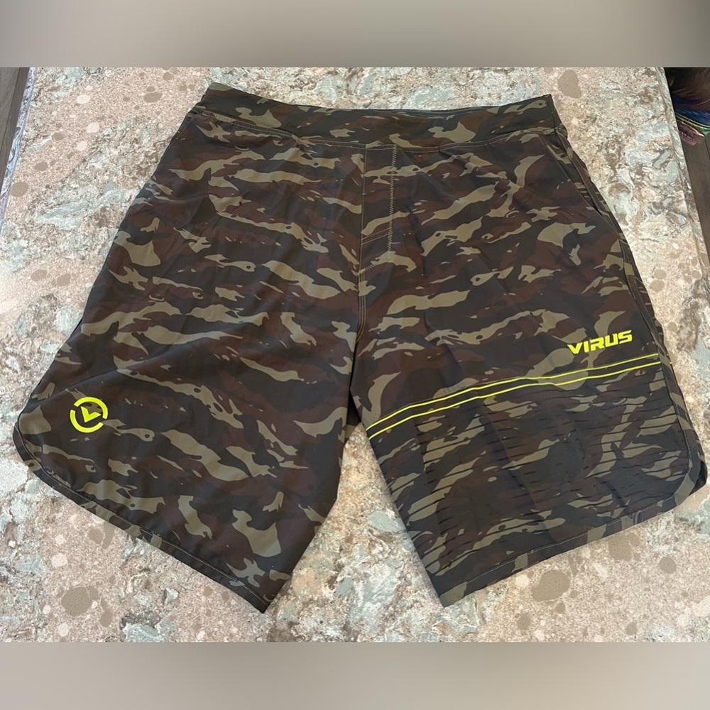 Men’s Size XXL Virus Camo Workout Shorts